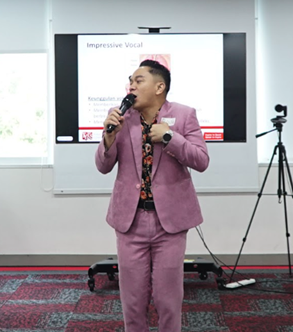 Building Self Confidence through Public Speaking Training